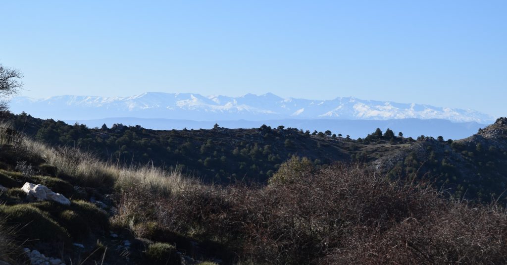 Foto de Sierra Mágina con Sierra Nevada al fondo ⛰